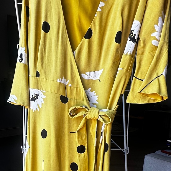 HOBBS JEANNE FLORAL SLEEVE DRESS, YELLOW/MULTI - Picture 5 of 9